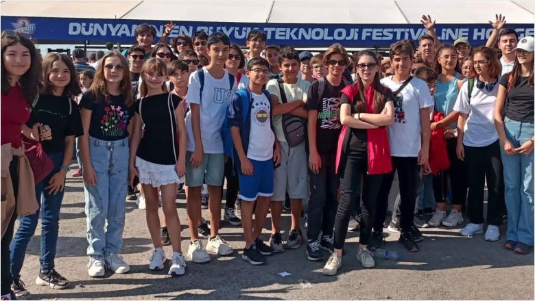 Balıkesirli gençler Ayakları Yere Değmeyen Festivale Katıldı