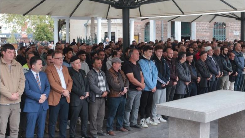 Balıkesirlilerden Filistinli Şehitler İçin Gıyabi Cenaze Namazı