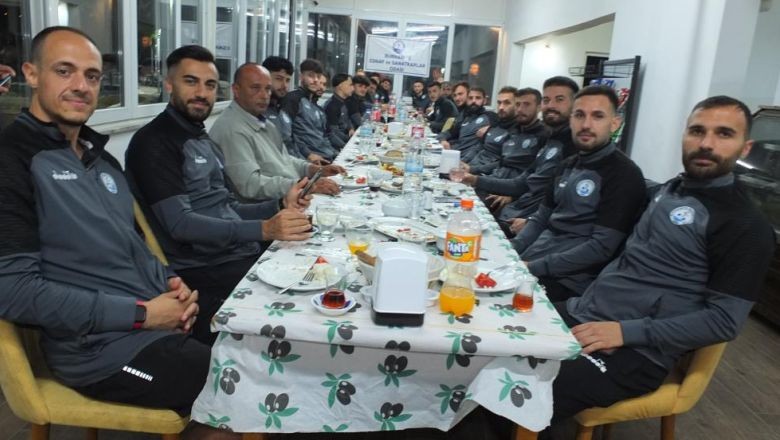 Burhaniye Belediyespor Oyuncularına Moral Yemeği
