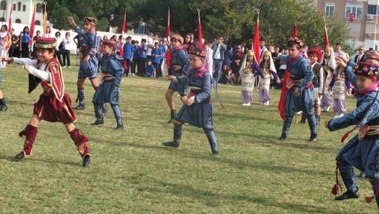 Burhaniye Cumhuriyet'in 100. Yılını Kutladı
