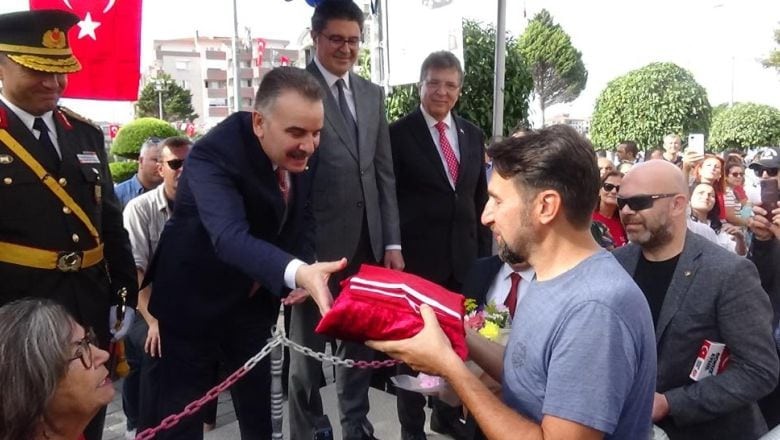 Cumhuriyet İçin Pedal Çevirdi 11 Ülke Geçti Edremit'e Geldi