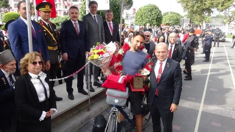 Cumhuriyet İçin Pedal Çevirdi 11 Ülke Geçti Edremit'e Geldi
