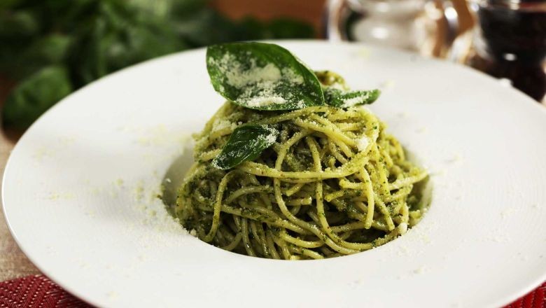 Hafta Sonu Keyfi: Pesto Soslu Fesleğenli Makarna Tarifi