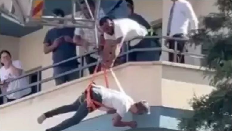 Havada asılı duruyorlardı! Görenler hemen Koştu