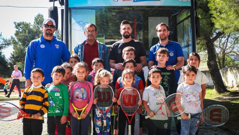 Karesi'nin Yollara Çıkan Sihirli Kitap Karavanı