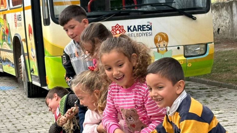 Karesi'nin Yollara Çıkan Sihirli Kitap Karavanı