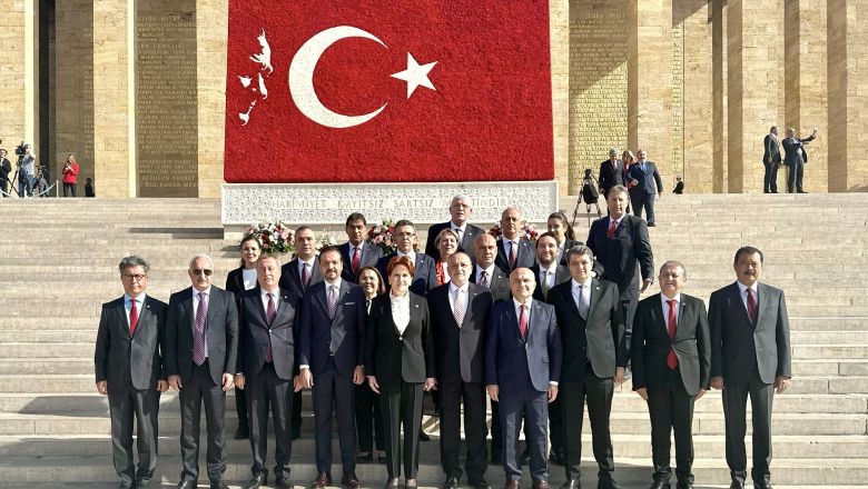 Meral Akşener Partililerle Anıtkabir'i Ziyaret Etti