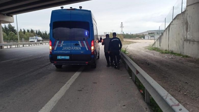 Yolda Arkadaşını Kaybetti! Jandarma Buldu