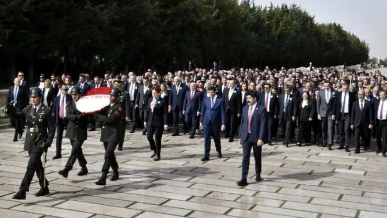 Akşener Anıtkabir'de: 'Dik Durmaya Devam Edeceğiz'