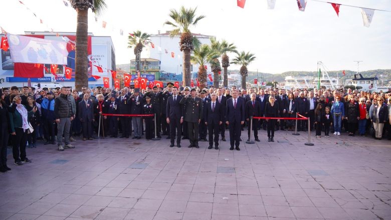 Ayvalıklılar Atatürk'ü Anmak İçin Bir Arada