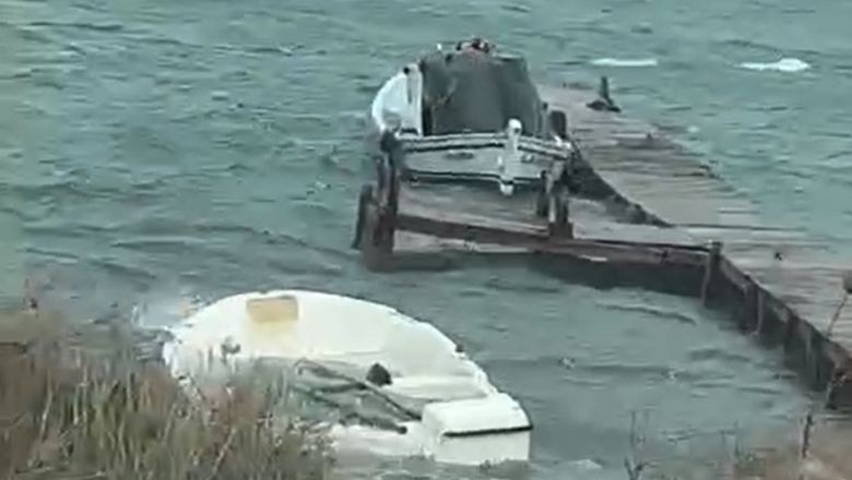Ayvalık’ta Fırtına Tekneleri Batırdı Ağaçları Devirdi