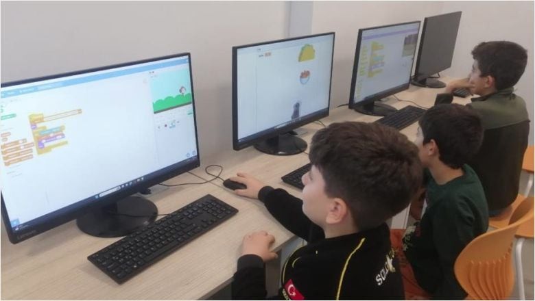 Balıkesir’de Kodlama Haftası Etkinlikleri Devam Ediyor