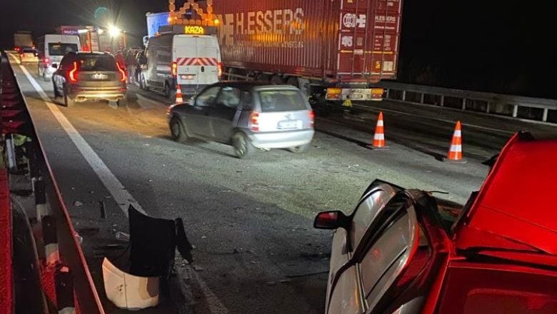 Balıkesir'de Zincirleme Kaza: 7 Araç Karıştı