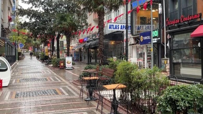 Bandırma’da Yağış ve Fırtına Hayatı Felç Etti