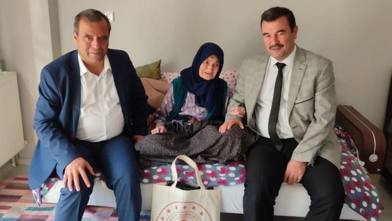Bigadiç'in 100 Yaşındaki İki Çınarı
