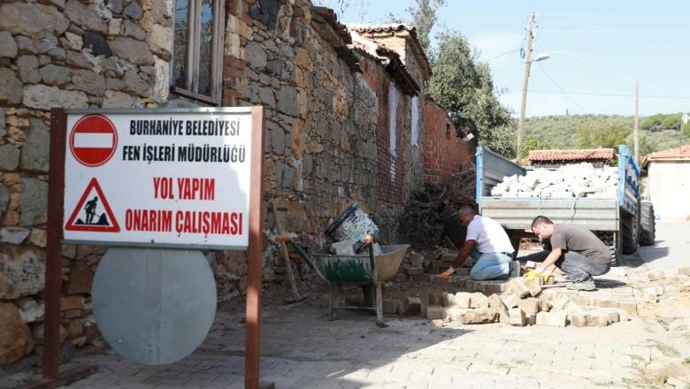 Burhaniye'de 7 Ayrı Noktada Üst Yapı Hizmeti