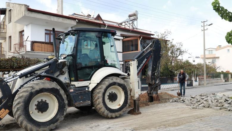 Burhaniye'de 7 Ayrı Noktada Üst Yapı Hizmeti