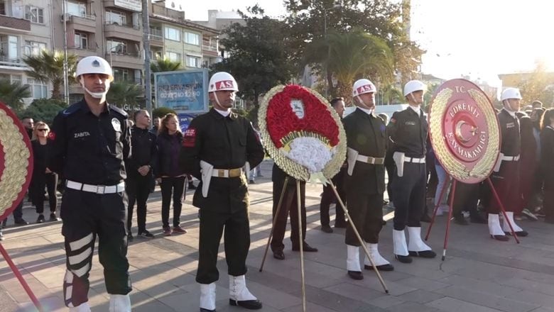 Edremit Atatürk'ü Sevdiği Şarkılarla Andı