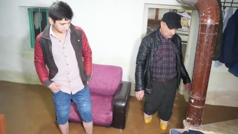 Balıkesir'de Evler ve İşyerleri Su Altında