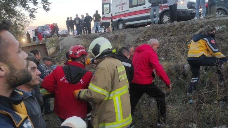 Feci Kaza! Otomobil ve Traktör Çarpıştı