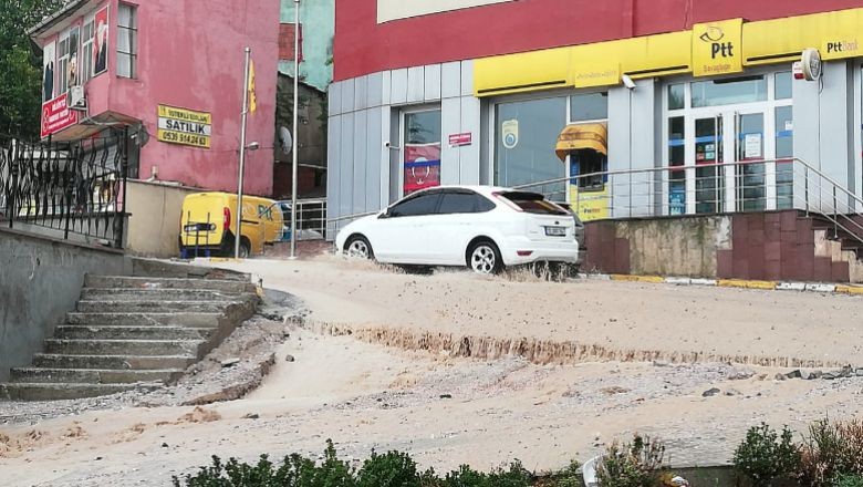 Savaştepe'de Yollar Sular Altında