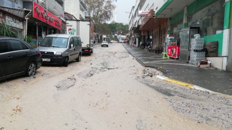 Savaştepe'de Yollar Sular Altında