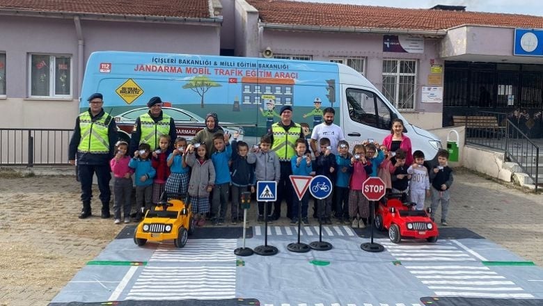 Trafik Ekipleri Çocuklara Trafik Bilincini Aşılıyor