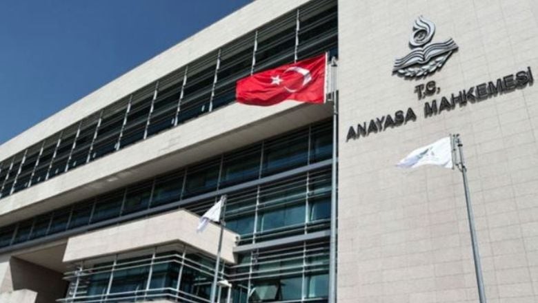 AYM'den Dezenformasyon Yasası Kararı