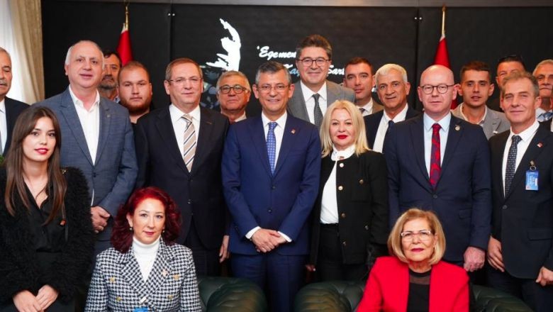 CHP Genel Başkanı Özel Ayvalık'ın Geleceğini Masaya Yatırdı