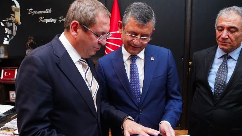 CHP Genel Başkanı Özel Ayvalık'ın Geleceğini Masaya Yatırdı