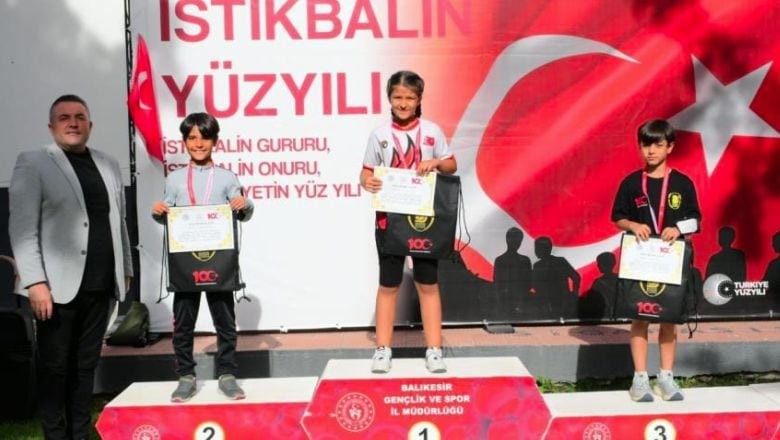 Genç Sporcular Balıkesir'de Kıyasıya Yarıştı