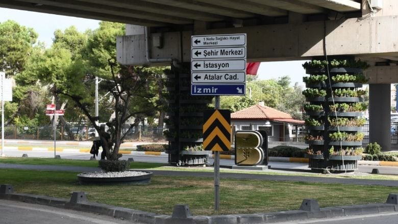 Büyükşehir'in Elinin Değdiği Yer Çiçek Açıyor!