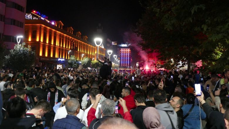 Trabzon'da Galibiyet Sonrası Coşkulu Kutlama