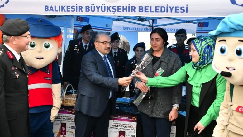 Balıkesir Meydanında Kadın Haklarına Güçlü Duruş
