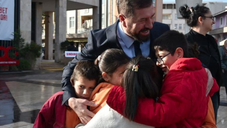 Sındırgı Belediye Personelinden Öğretmenler Günü Kutlaması