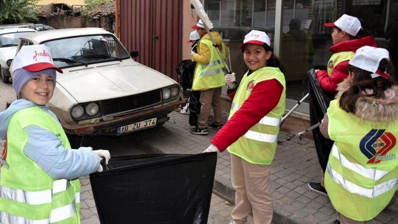 Sındırgı'nın Protokol ve Öğrencileri Bir Araya Geldi
