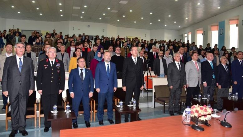 Rektör Oğurlu: 'En Az Bir Tane Türk Dili Öğrenin'