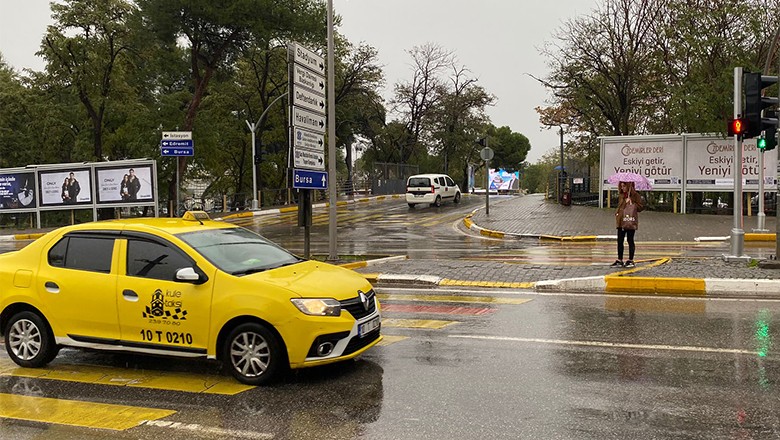 Balıkesir’de şiddetli yağmur yağışı başladı
