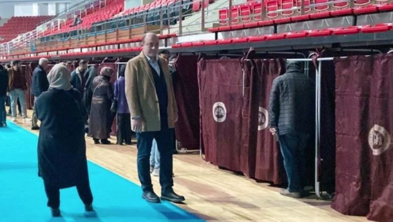 AK Parti Üyeleri Bugün Sandık Başında
