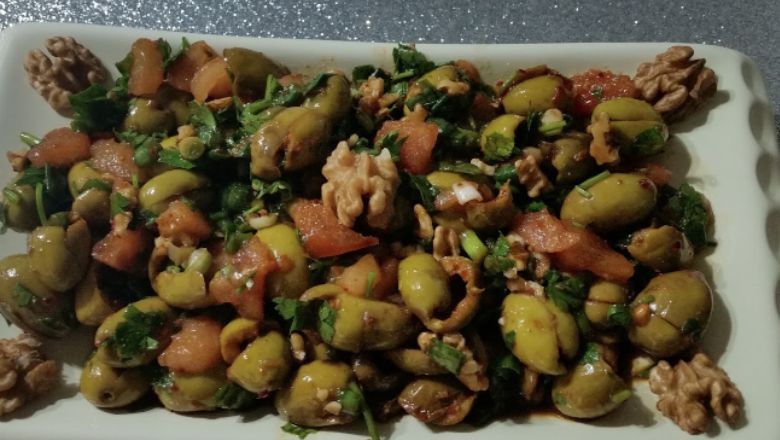 Yapılışı Pratik: Zeytinyağlı Zeytinli Piyaz