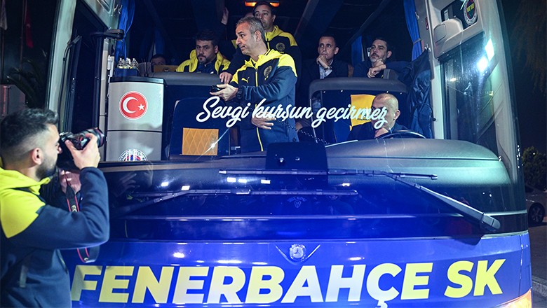 Fenerbahçe Futbol Takımı, Sevgiyle Karşılandı