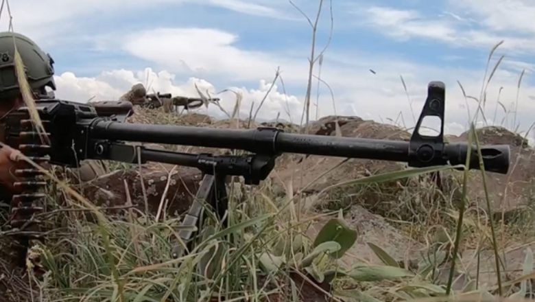 Fırat Kalkanı Bölgesinde Teröristler Kazdıkları Hendeklere Gömülüyor Fırat Kalkanı Bölgesinde Teröristler Kazdıkları Hendeklere Gömülüyor
