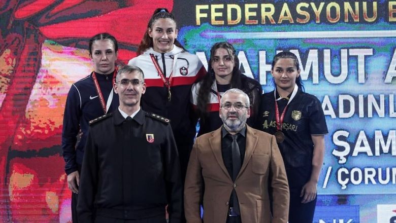 Kadın Güreşçiden Balıkesir'e Gurur Veren Başarı