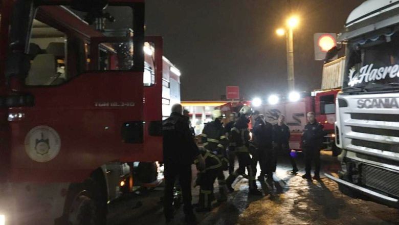 Köfte Ekmekçide Can Pazarı! Tır Müşterilerin Arasına Daldı