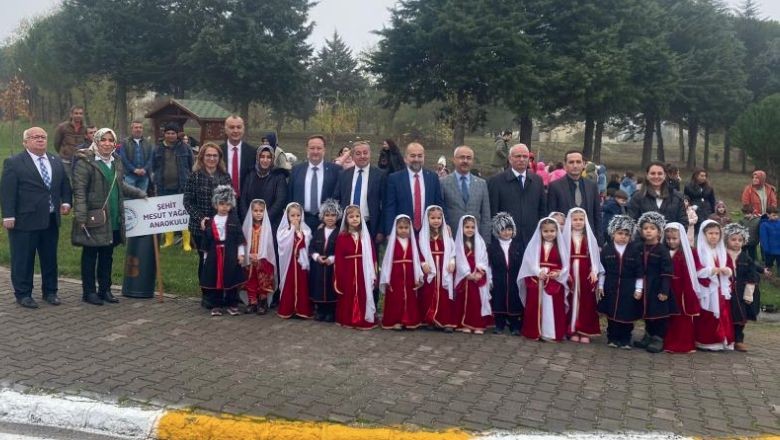 Minik Öğrencilerden Anlamlı Fidan Dikimi Minik Öğrencilerden Anlamlı Fidan Dikimi