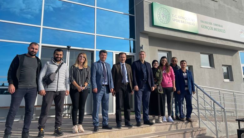 Sındırgı'da Gençler İçin Yapılacak Faaliyetler Görüşüldü