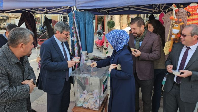 Sındırgı'da İmam Hatipli Öğrencilerden Filistin'e Destek Kermesi