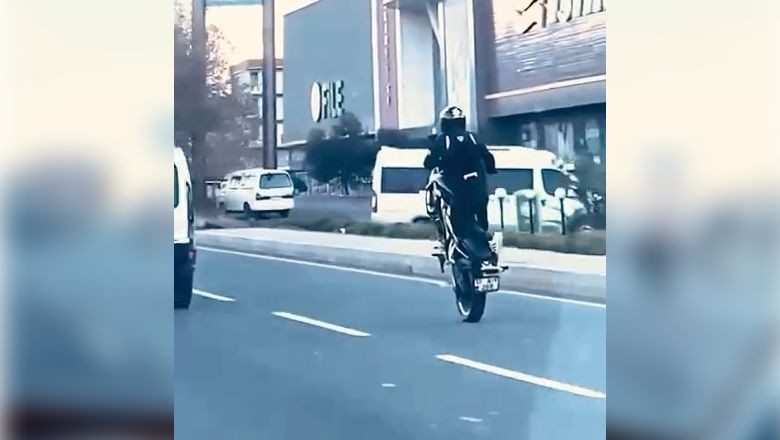 Tek Teker Üzerinde Dakikalarca Trafiği Riske Attı