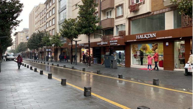 Balıkesir'de Güne Yağmurlu Başlangıç