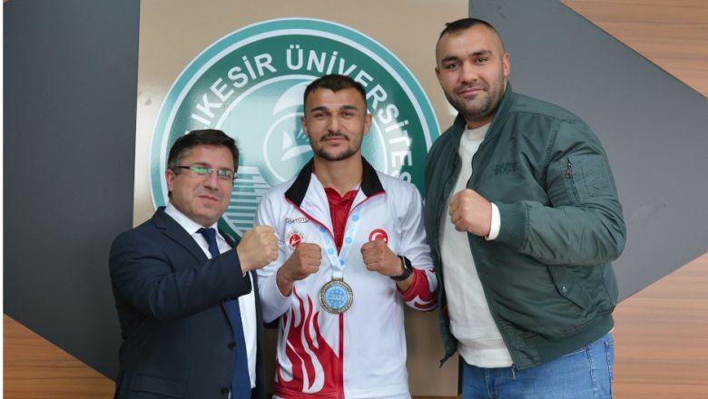Dünya İkincisi BAÜN'lü Sporcuya Rektör Tebriği